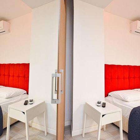 Dracula Adventure Tours Accommodation Bukarest Eksteriør billede