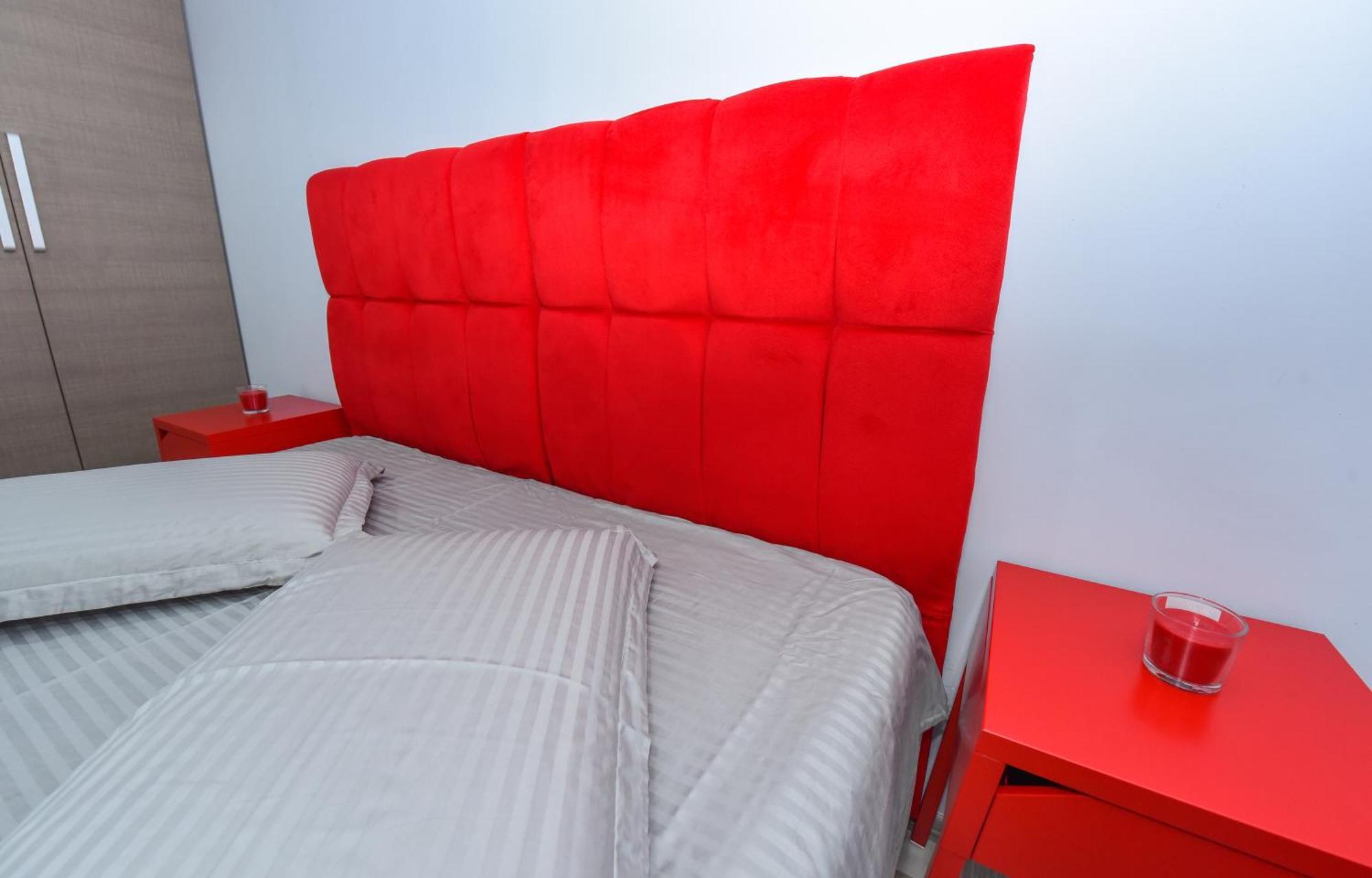 Dracula Adventure Tours Accommodation Bukarest Eksteriør billede