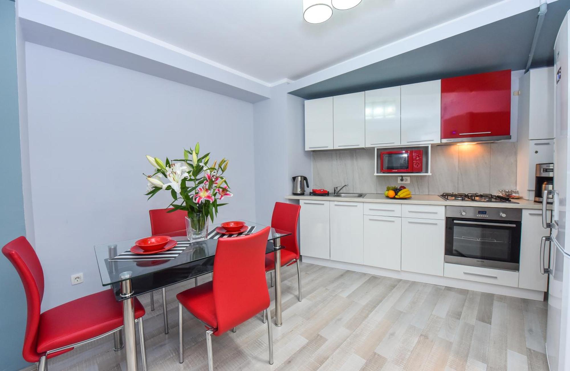 Dracula Adventure Tours Accommodation Bukarest Eksteriør billede