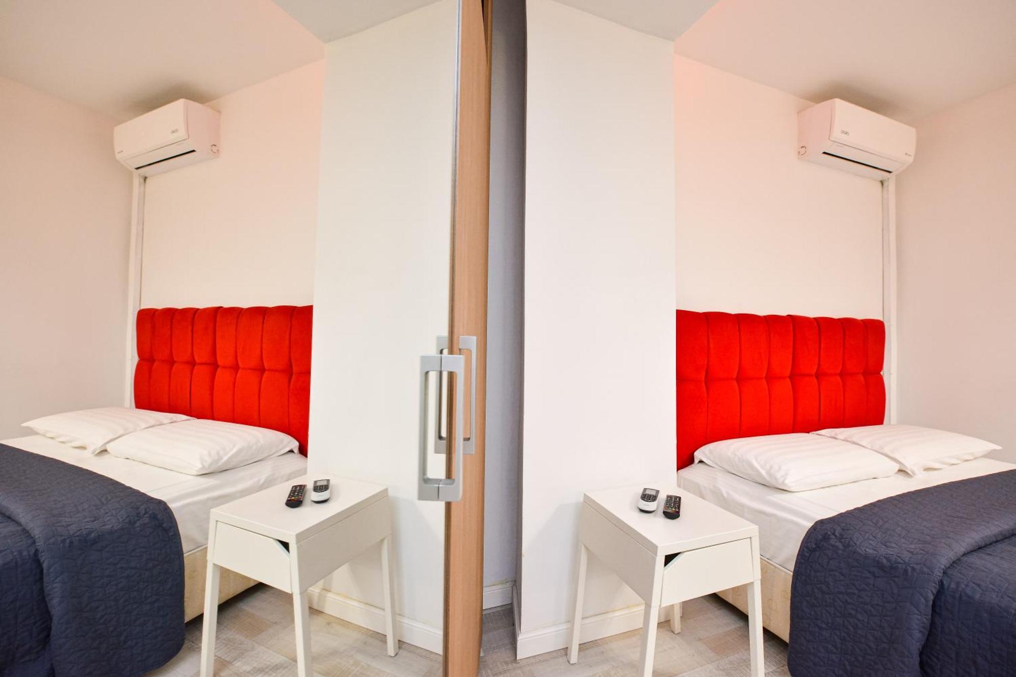 Dracula Adventure Tours Accommodation Bukarest Eksteriør billede