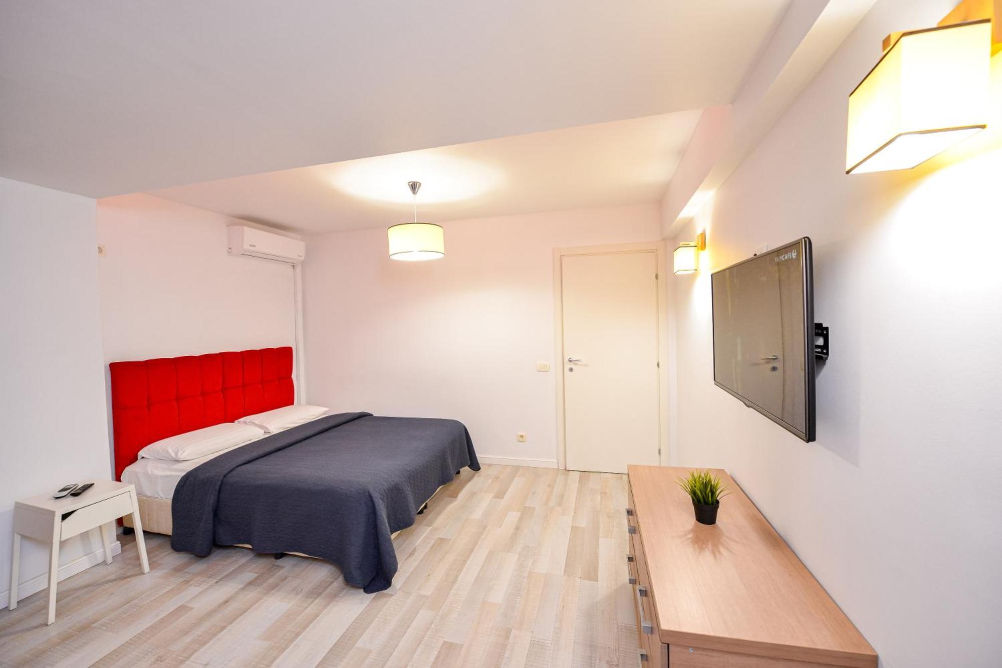 Dracula Adventure Tours Accommodation Bukarest Eksteriør billede