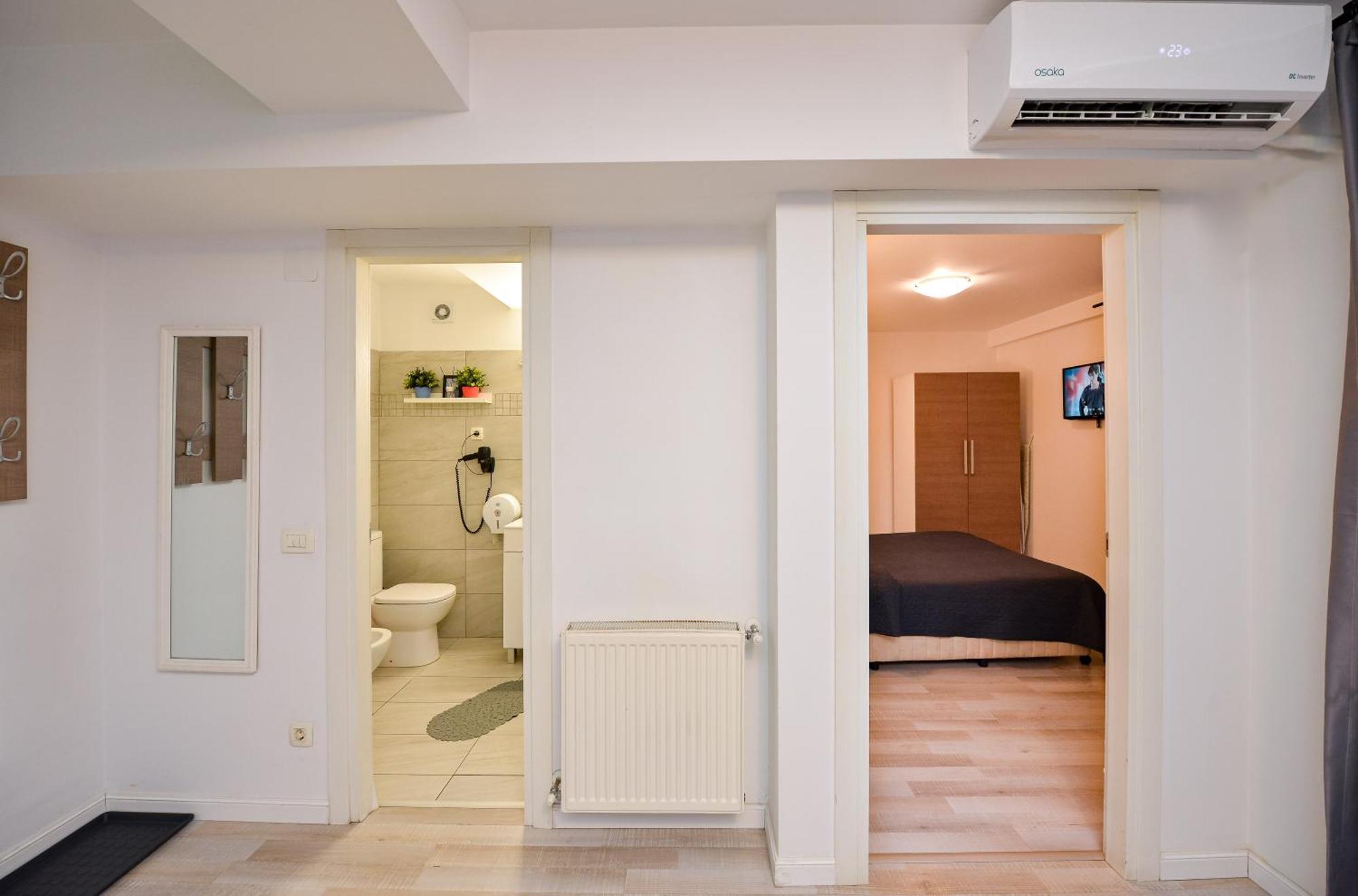 Dracula Adventure Tours Accommodation Bukarest Eksteriør billede