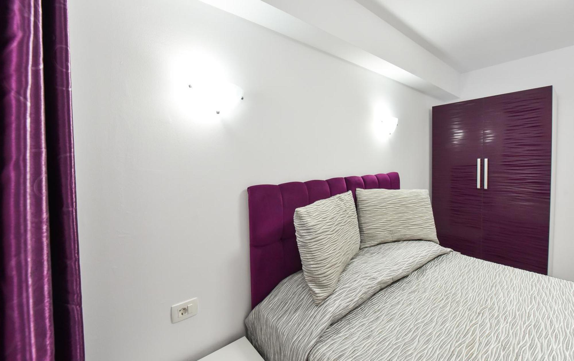 Dracula Adventure Tours Accommodation Bukarest Eksteriør billede