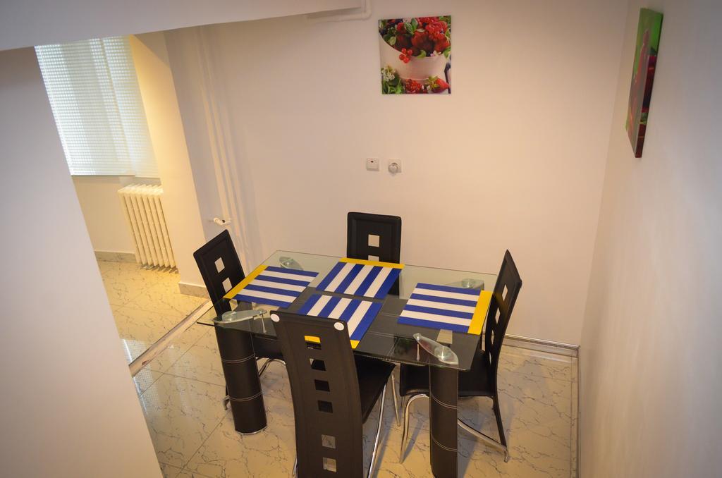 Dracula Adventure Tours Accommodation Bukarest Eksteriør billede