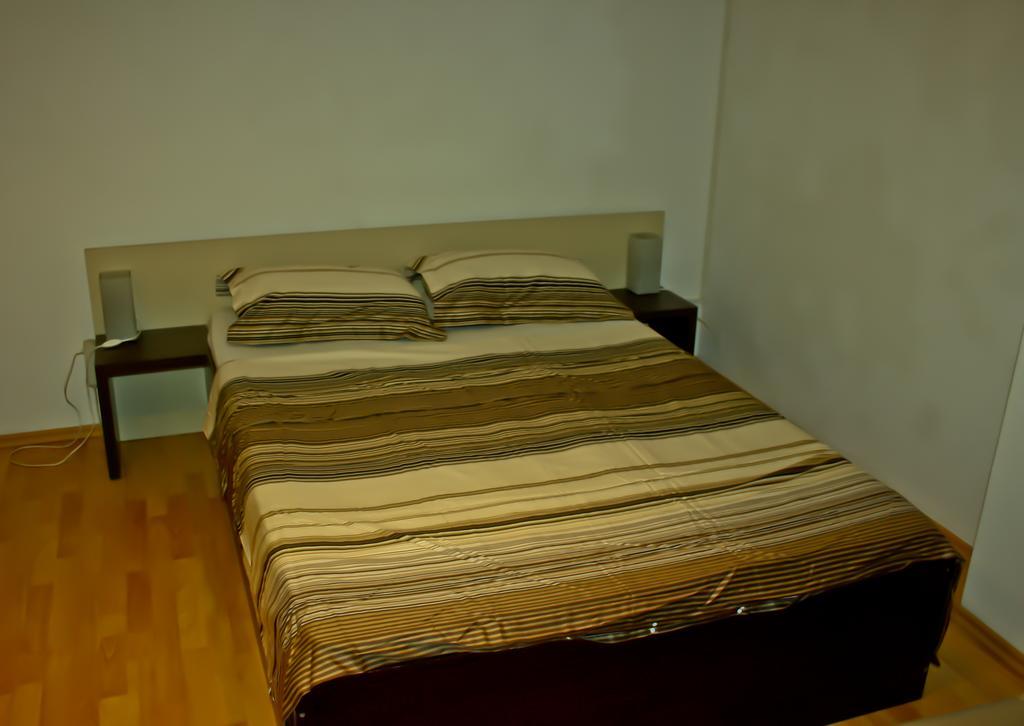 Dracula Adventure Tours Accommodation Bukarest Eksteriør billede